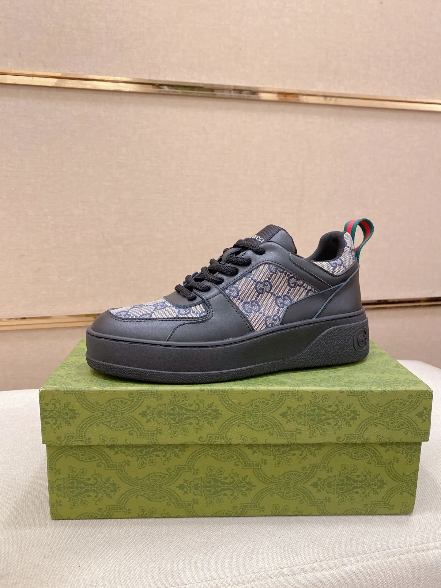Men's clothing and shoes💰:420💰 (GUCCI) The latest model from the official website🎁🎁Casual and fashionable men's shoes👟, hot style💥The version is simple and elegant, exclusive for trendy men. The unique latest brand elements from the official website👑Original Gucci decoration, fashionable and generous, the fabric is original cowhide ✅Mesh breathable lining, the official website specifies wear-resistant casual outsole, the classic model is taken in kind at the counter🎬38-44 (can be customized for 45 non-refundable)